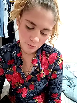 Snapshot of Scarlett-Leh chatting on 01/20/25, 05:27 Scarlett-Leh online show from 01/20/25, 05:27