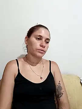 Snapshot of Scarlett-Leh chatting on 03/18/25, 04:47 Scarlett-Leh online show from 03/18/25, 04:47