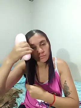 Snapshot of Scarlett-Leh chatting on 10/17/25, 02:48 Scarlett-Leh online show from 10/17/25, 02:48