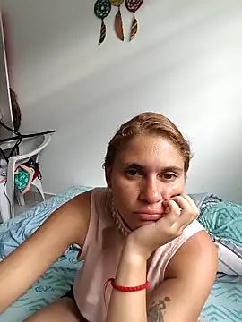 Snapshot of Scarlett-Leh chatting on 12/14/25, 07:51 Scarlett-Leh online show from 12/14/25, 07:51