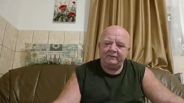 Snapshot of fullballs6 chatting on 09/30/25, 01:54 fullballs6 online show from 09/30/25, 01:54