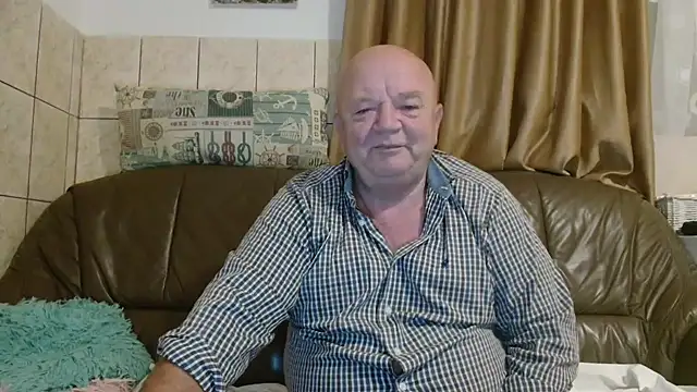 Snapshot of fullballs6 chatting on 10/03/25, 01:57 fullballs6 online show from 10/03/25, 01:57