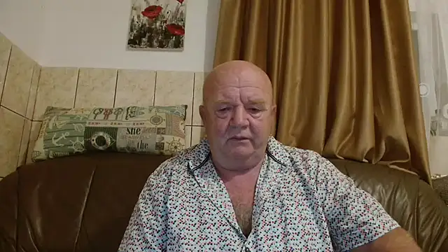 Snapshot of fullballs6 chatting on 10/09/25, 01:47 fullballs6 online show from 10/09/25, 01:47