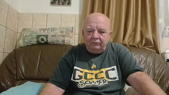 Snapshot of fullballs6 chatting on 10/11/25, 02:55 fullballs6 online show from 10/11/25, 02:55