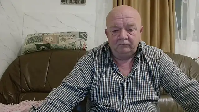 Snapshot of fullballs6 chatting on 10/29/25, 03:53 fullballs6 online show from 10/29/25, 03:53