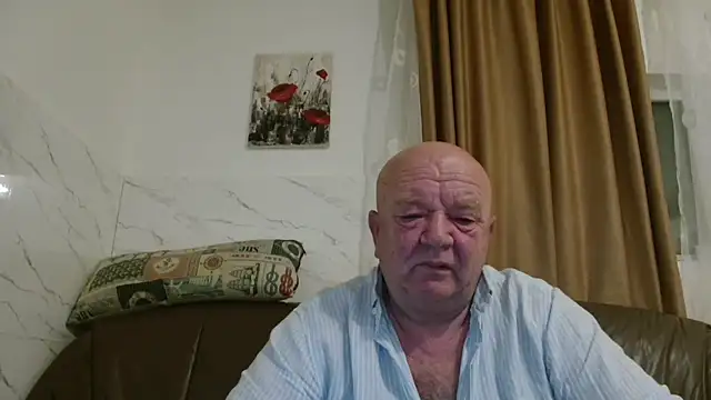 Snapshot of fullballs6 chatting on 11/25/25, 02:55 fullballs6 online show from 11/25/25, 02:55