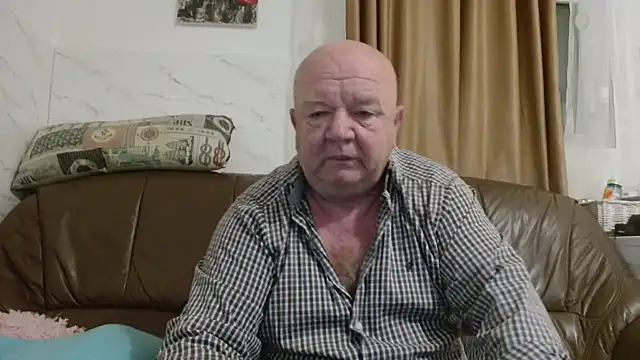 Snapshot of fullballs6 chatting on 11/26/25, 02:23 fullballs6 online show from 11/26/25, 02:23