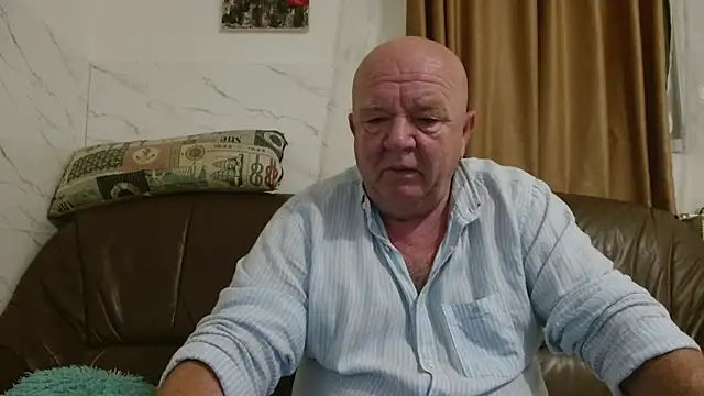 Snapshot of fullballs6 chatting on 12/01/25, 03:00 fullballs6 online show from 12/01/25, 03:00