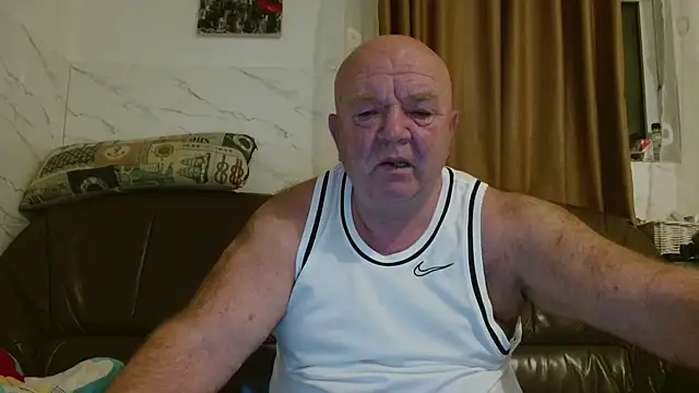 Snapshot of fullballs6 chatting on 12/16/25, 03:55 fullballs6 online show from 12/16/25, 03:55