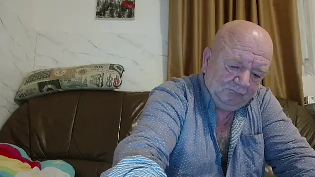 Snapshot of fullballs6 chatting on 12/21/25, 03:13 fullballs6 online show from 12/21/25, 03:13