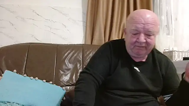 Snapshot of fullballs6 chatting on 03/12/26, 03:01 fullballs6 online show from 03/12/26, 03:01