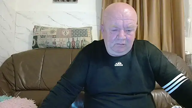 Snapshot of fullballs6 chatting on 03/18/26, 02:47 fullballs6 online show from 03/18/26, 02:47