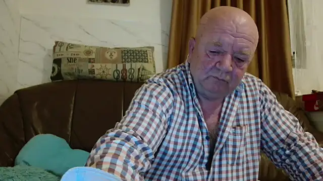 Snapshot of fullballs6 chatting on 03/26/26, 03:01 fullballs6 online show from 03/26/26, 03:01