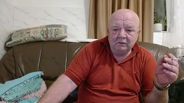 Snapshot of fullballs6 chatting on 04/10/26, 02:28 fullballs6 online show from 04/10/26, 02:28