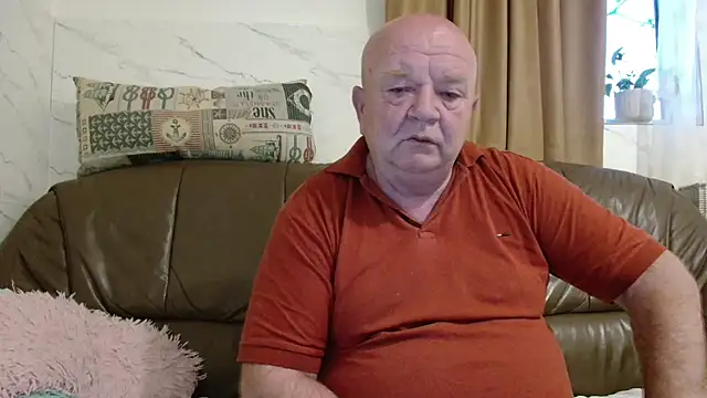 Snapshot of fullballs6 chatting on 04/17/26, 03:09 fullballs6 online show from 04/17/26, 03:09