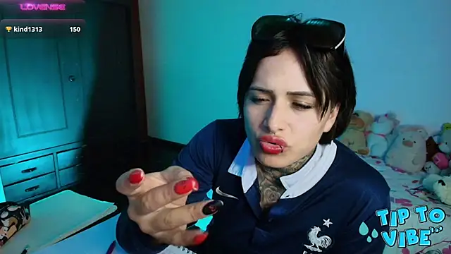 Snapshot of TinnaDawsom chatting on 12/10/24, 04:56 TinnaDawsom online show from 12/10/24, 04:56