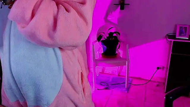 Snapshot of TinnaDawsom chatting on 01/24/25, 05:42 TinnaDawsom online show from 01/24/25, 05:42