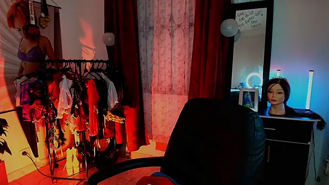 Snapshot of TinnaDawsom chatting on 11/28/25, 12:13 TinnaDawsom online show from 11/28/25, 12:13