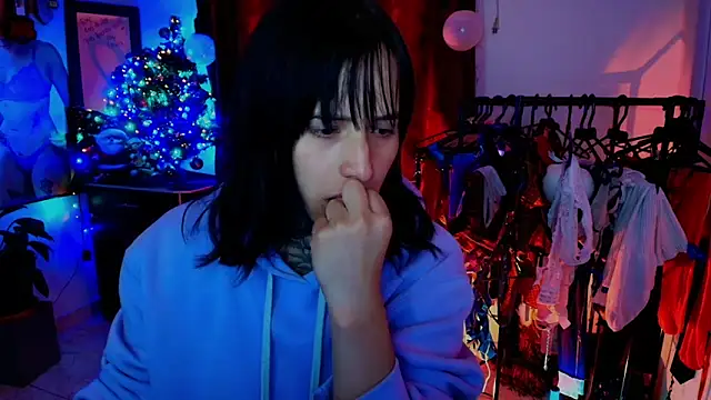 Snapshot of TinnaDawsom chatting on 12/17/25, 01:55 TinnaDawsom online show from 12/17/25, 01:55