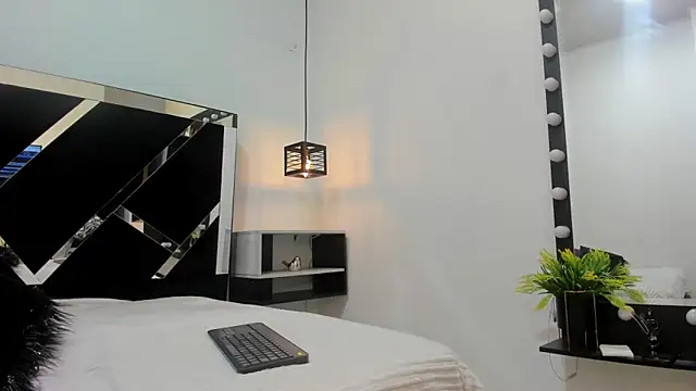Snapshot of Ambber_moon chatting on 02/01/25, 03:41 Ambber moon online show from 02/01/25, 03:41