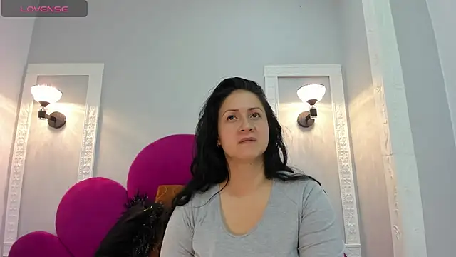 Snapshot of Ambber_moon chatting on 02/27/25, 03:36 Ambber moon online show from 02/27/25, 03:36