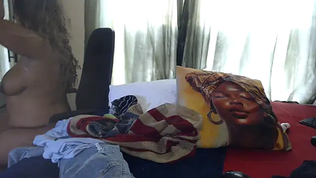 Foxybrownxx1 online show from 02/15/26, 07:51