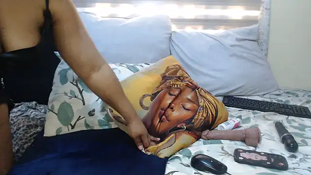 Snapshot of Foxybrownxx1 chatting on 06/24/26, 03:11 Foxybrownxx1 online show from 06/24/26, 03:11