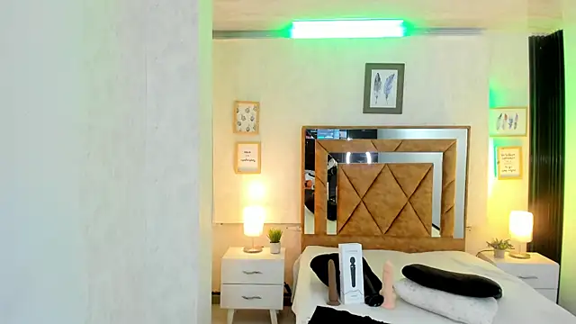 Snapshot of MirandaRossi chatting on 01/23/25, 02:23 MirandaRossi online show from 01/23/25, 02:23