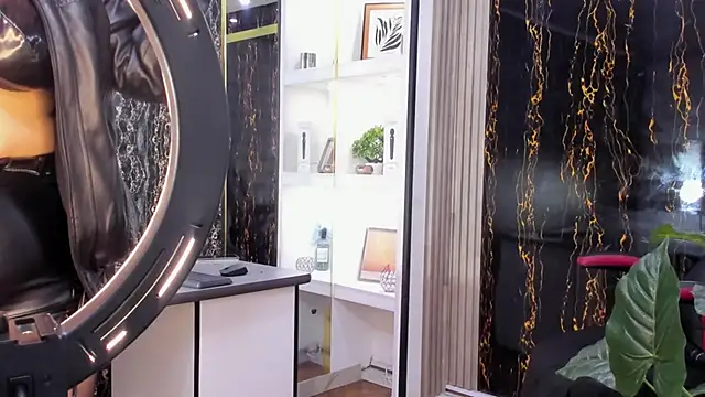 Snapshot of MirandaRossi chatting on 09/20/25, 03:07 MirandaRossi online show from 09/20/25, 03:07