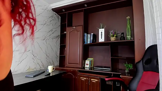 Snapshot of MirandaRossi chatting on 10/02/25, 02:51 MirandaRossi online show from 10/02/25, 02:51