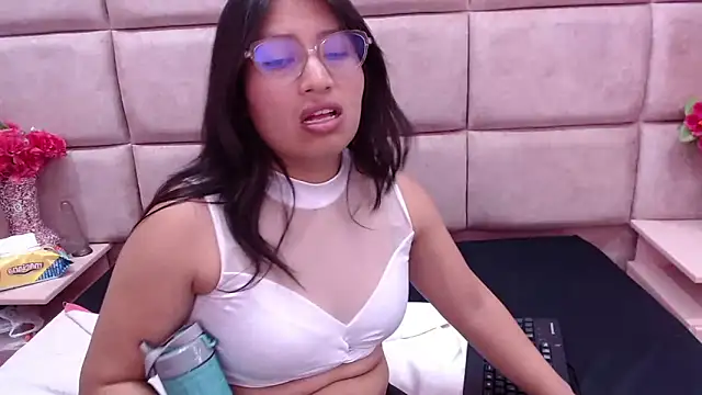 Miaa Smiith  online show from 12/17/24, 06:02