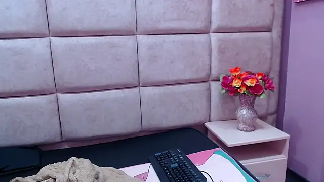 Miaa Smiith  online show from 12/27/24, 02:36