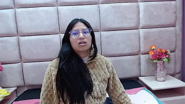 Miaa Smiith  online show from 01/20/25, 02:22