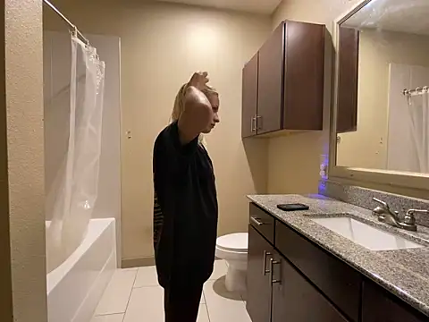 Snapshot of girlfriendmissy chatting on 12/27/24, 01:43 girlfriendmissy online show from 12/27/24, 01:43