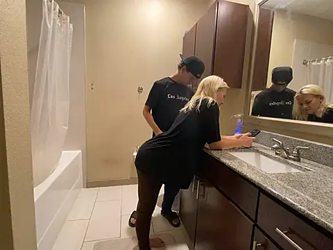 Snapshot of girlfriendmissy chatting on 12/28/24, 12:57 girlfriendmissy online show from 12/28/24, 12:57