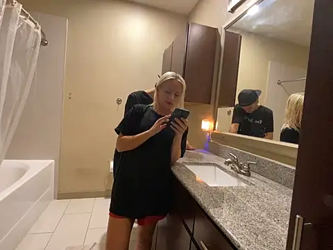 Snapshot of girlfriendmissy chatting on 12/28/24, 08:25 girlfriendmissy online show from 12/28/24, 08:25