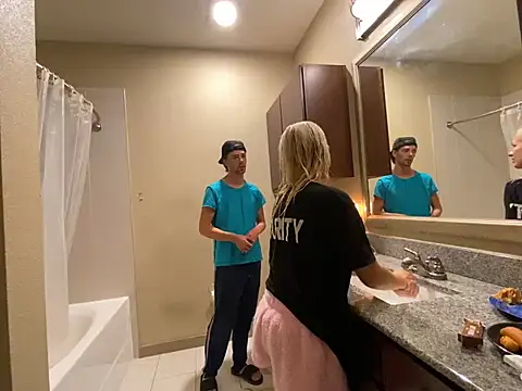 Snapshot of girlfriendmissy chatting on 01/04/25, 07:02 girlfriendmissy online show from 01/04/25, 07:02