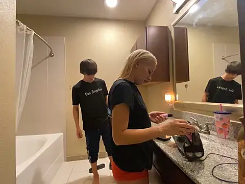 Snapshot of girlfriendmissy chatting on 01/12/25, 06:05 girlfriendmissy online show from 01/12/25, 06:05