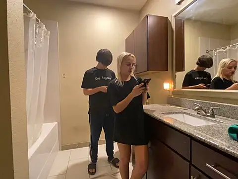 Snapshot of girlfriendmissy chatting on 01/31/25, 02:04 girlfriendmissy online show from 01/31/25, 02:04