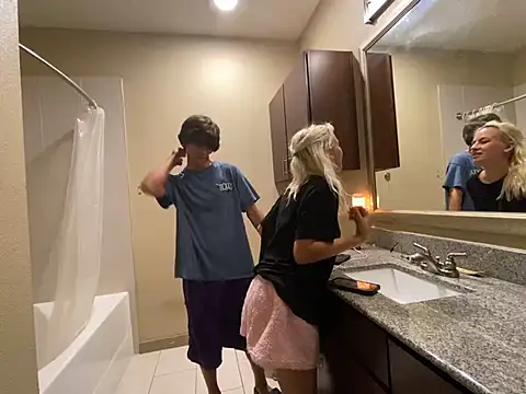 Snapshot of girlfriendmissy chatting on 02/07/25, 01:36 girlfriendmissy online show from 02/07/25, 01:36