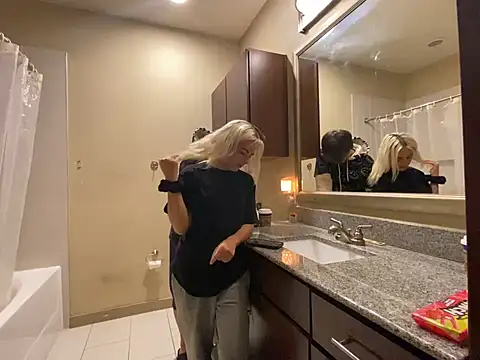 Snapshot of girlfriendmissy chatting on 02/20/25, 09:09 girlfriendmissy online show from 02/20/25, 09:09