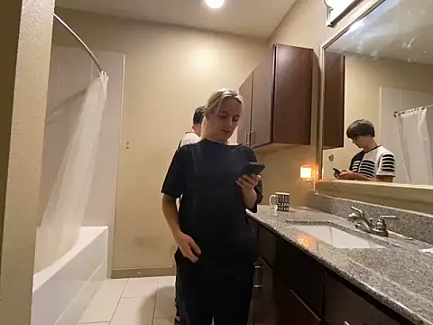 Snapshot of girlfriendmissy chatting on 02/23/25, 08:44 girlfriendmissy online show from 02/23/25, 08:44