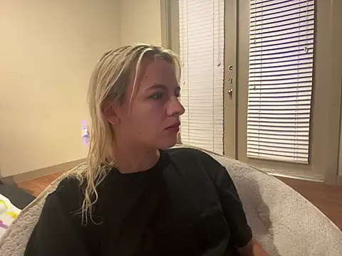 Snapshot of girlfriendmissy chatting on 02/26/25, 03:10 girlfriendmissy online show from 02/26/25, 03:10