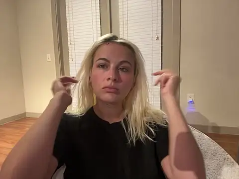 Snapshot of girlfriendmissy chatting on 02/28/25, 02:09 girlfriendmissy online show from 02/28/25, 02:09