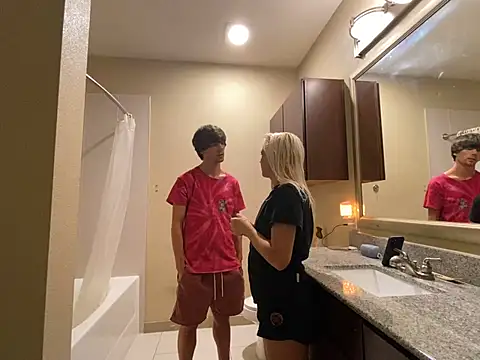 Snapshot of girlfriendmissy chatting on 03/05/25, 10:32 girlfriendmissy online show from 03/05/25, 10:32