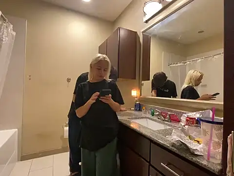 Snapshot of girlfriendmissy chatting on 03/12/25, 02:52 girlfriendmissy online show from 03/12/25, 02:52