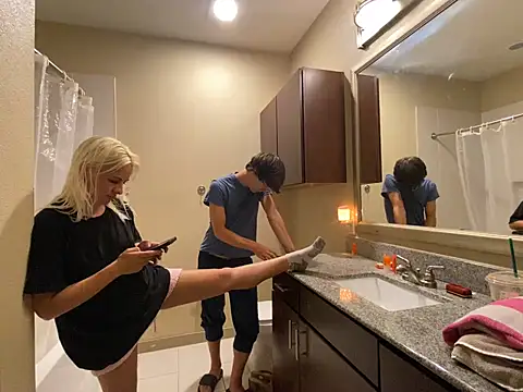 Snapshot of girlfriendmissy chatting on 03/15/25, 09:05 girlfriendmissy online show from 03/15/25, 09:05