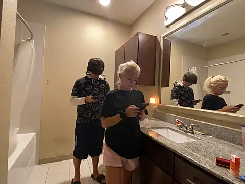 Snapshot of girlfriendmissy chatting on 03/16/25, 08:11 girlfriendmissy online show from 03/16/25, 08:11