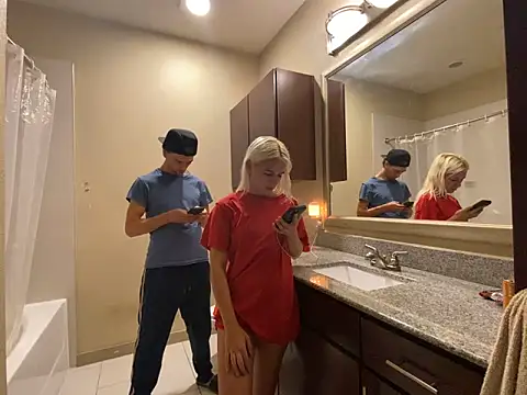 Snapshot of girlfriendmissy chatting on 03/21/25, 06:51 girlfriendmissy online show from 03/21/25, 06:51