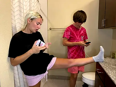 Snapshot of girlfriendmissy chatting on 09/12/25, 11:04 girlfriendmissy online show from 09/12/25, 11:04